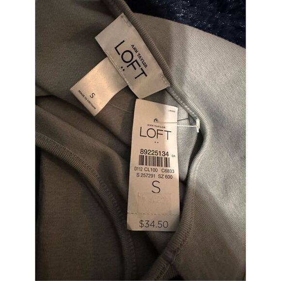 NEW WITH TAGS Loft gray Sleeveless shirt size small - Picture 3 of 3